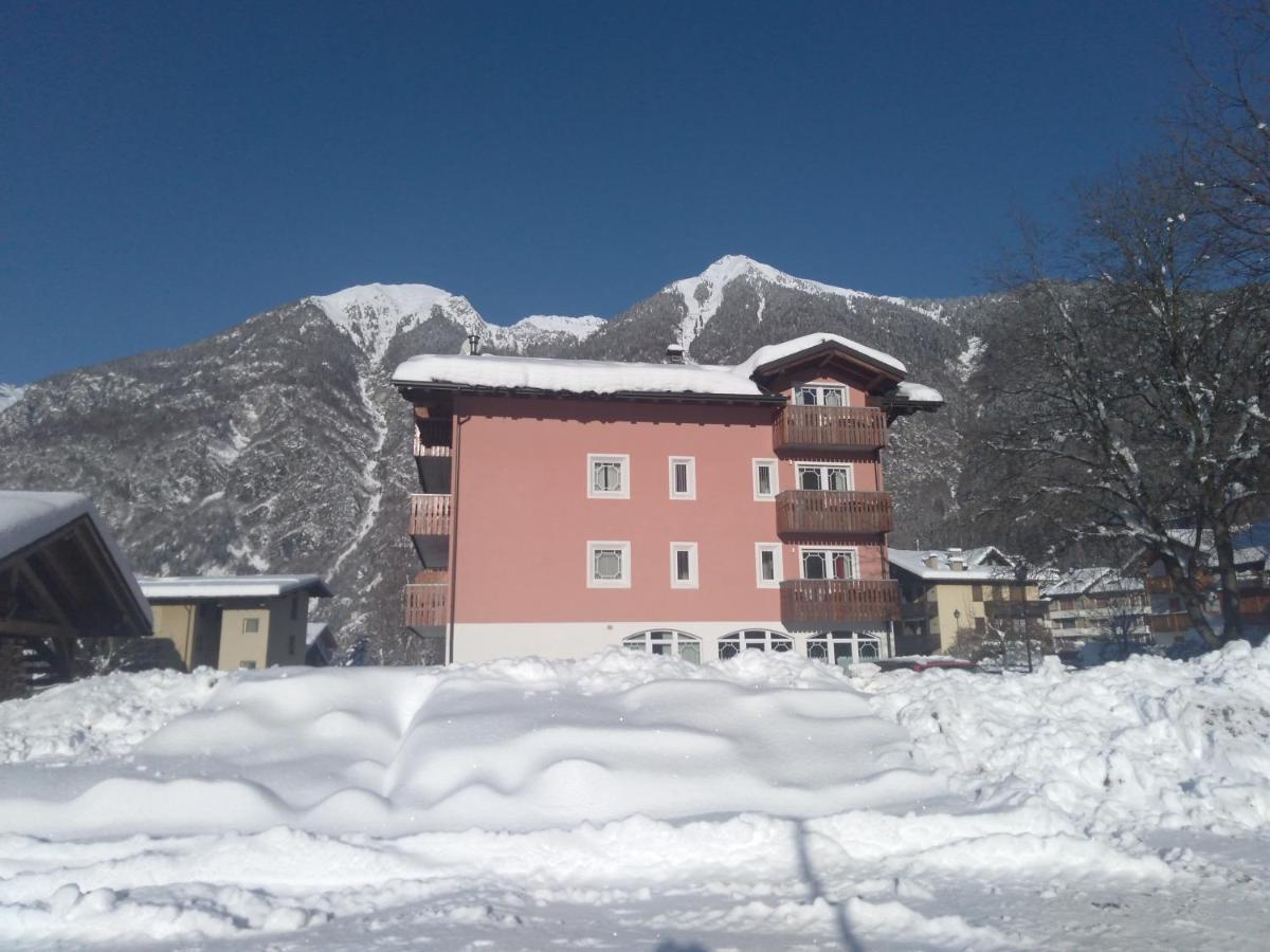 Hotel Garni Al Nardis Carisolo Kültér fotó