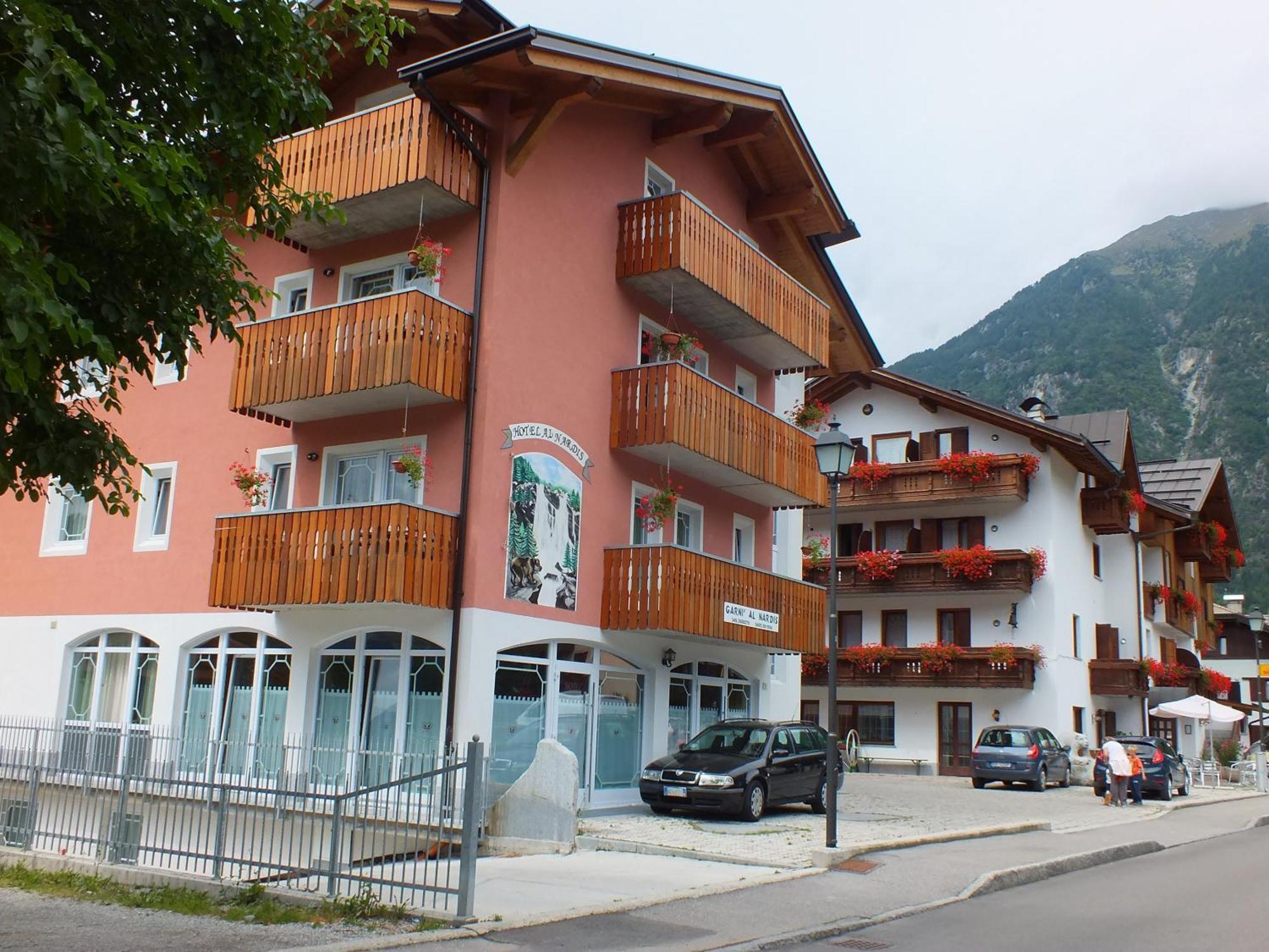 Hotel Garni Al Nardis Carisolo Kültér fotó