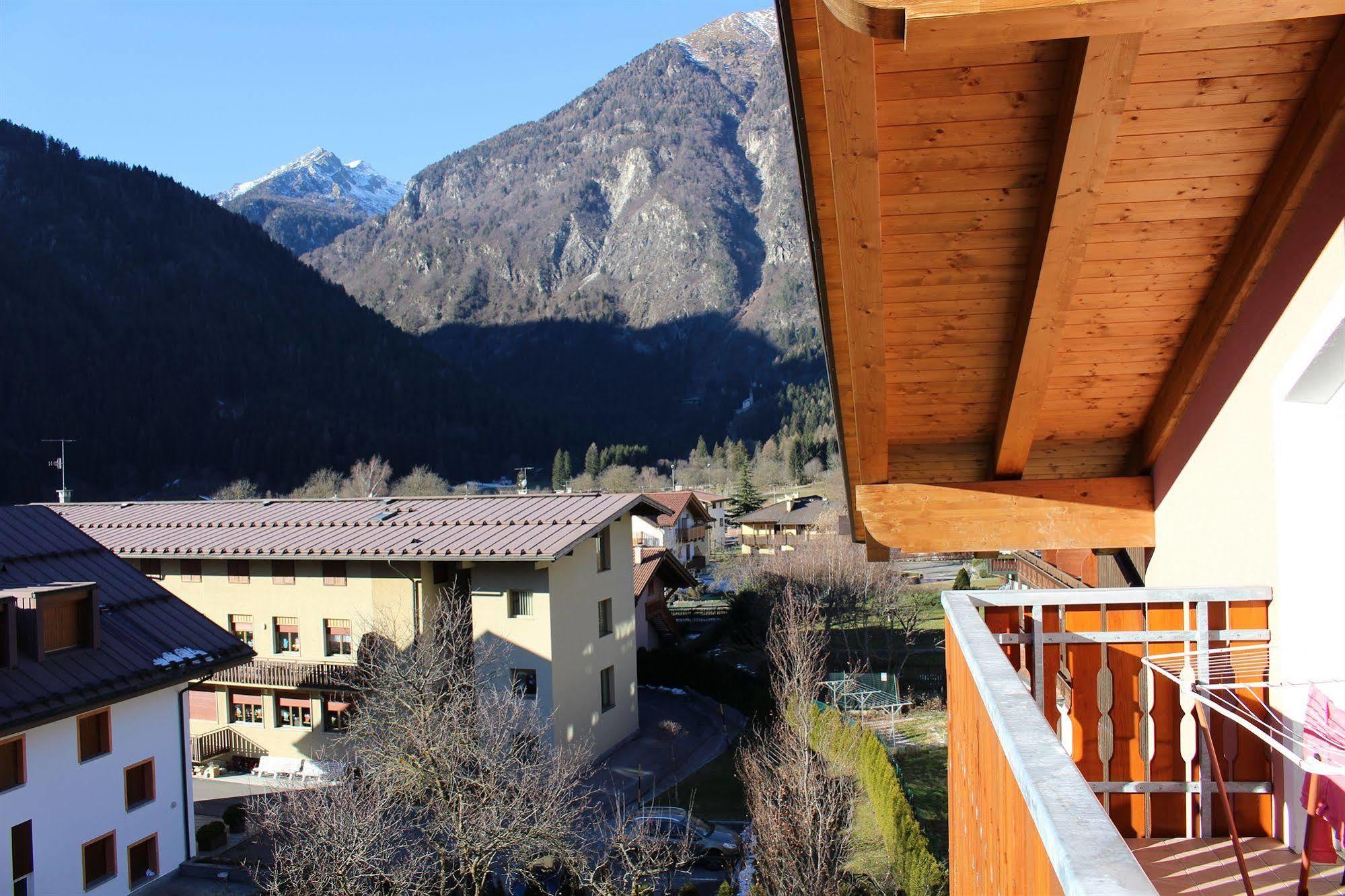 Hotel Garni Al Nardis Carisolo Kültér fotó